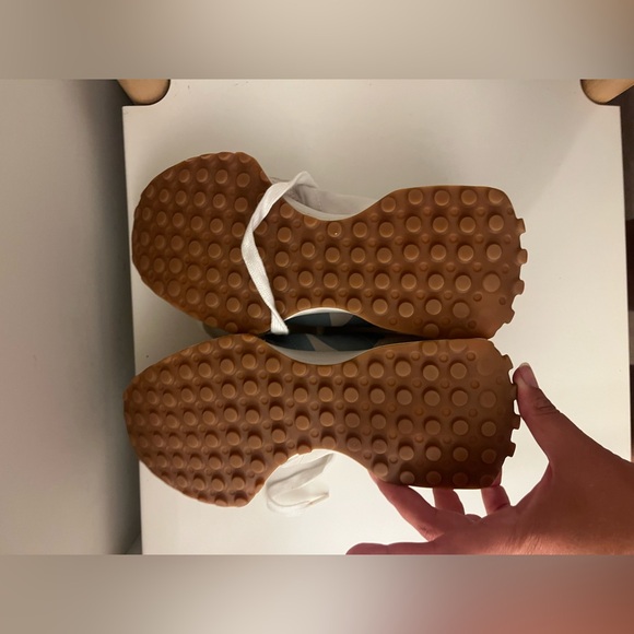 New Balance 327 - Picture 6 of 8